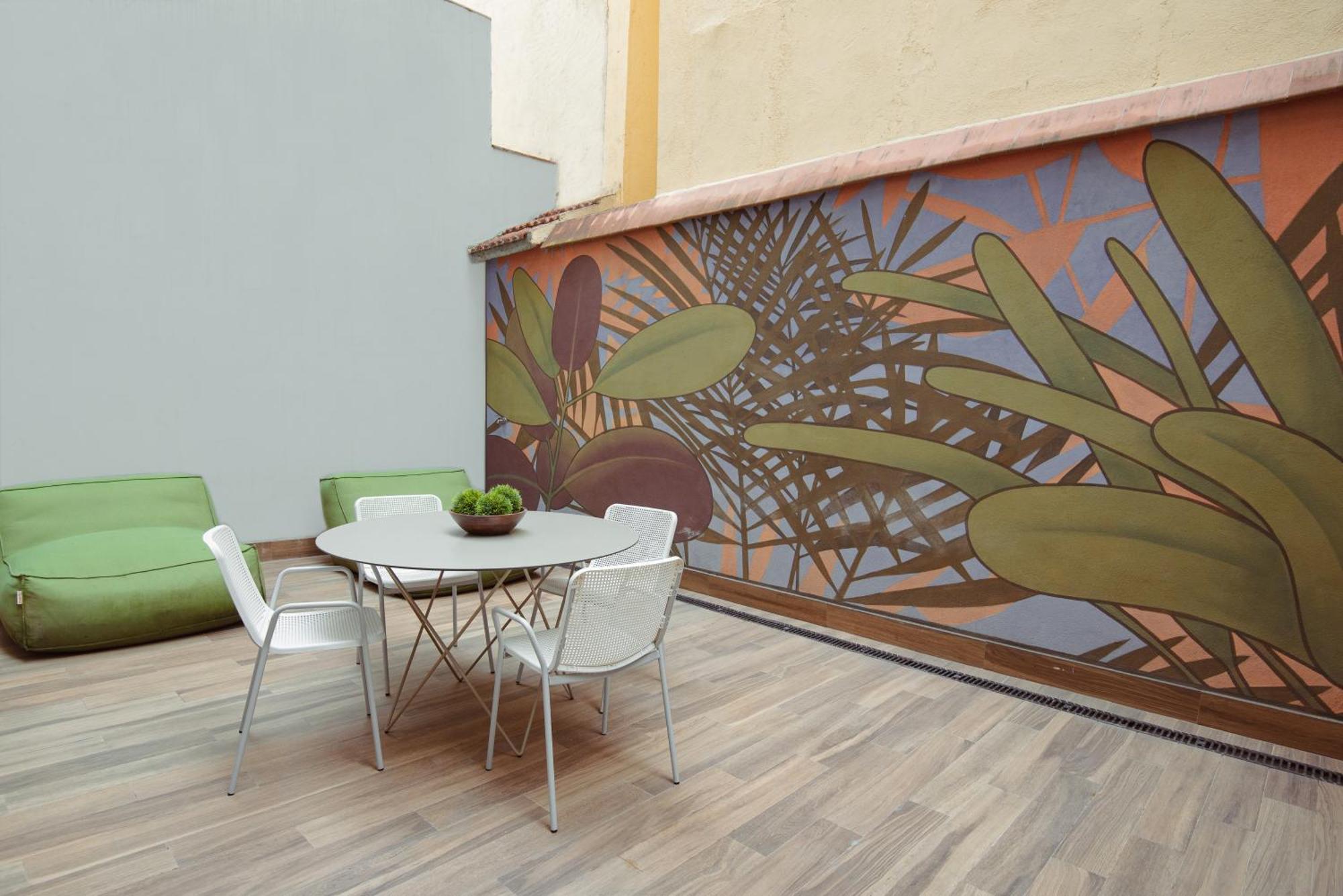 One-Bedroom Apartment Terrace,1743412235:JPEG